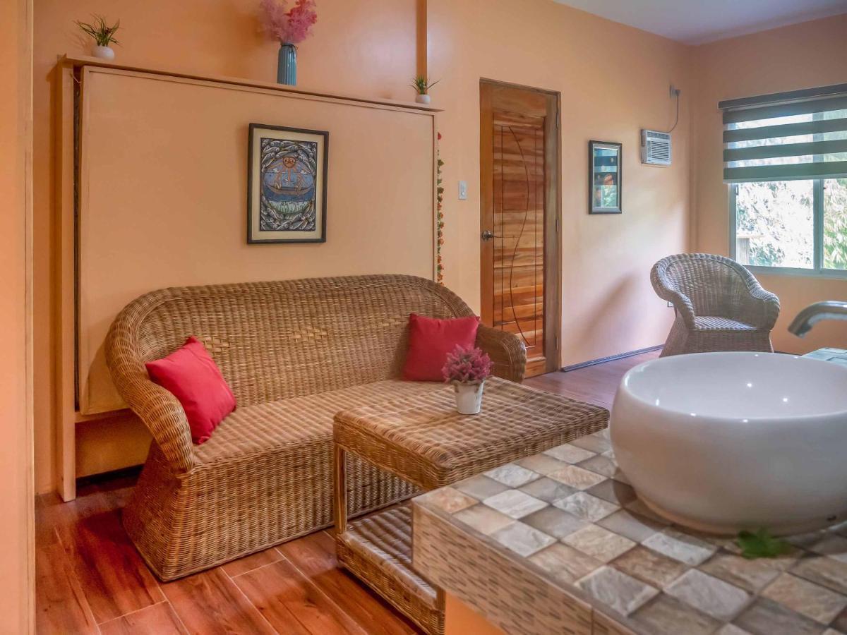 Blue Moon Guesthouse Puerto Princesa Екстер'єр фото