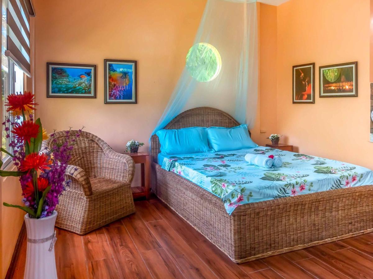 Blue Moon Guesthouse Puerto Princesa Екстер'єр фото