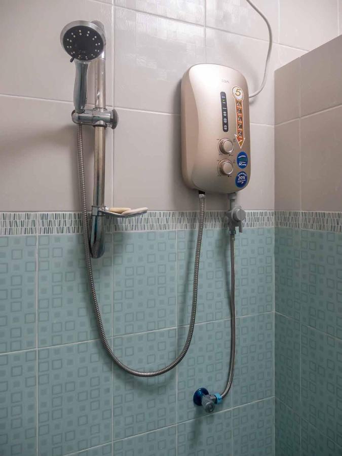 Blue Moon Guesthouse Puerto Princesa Екстер'єр фото
