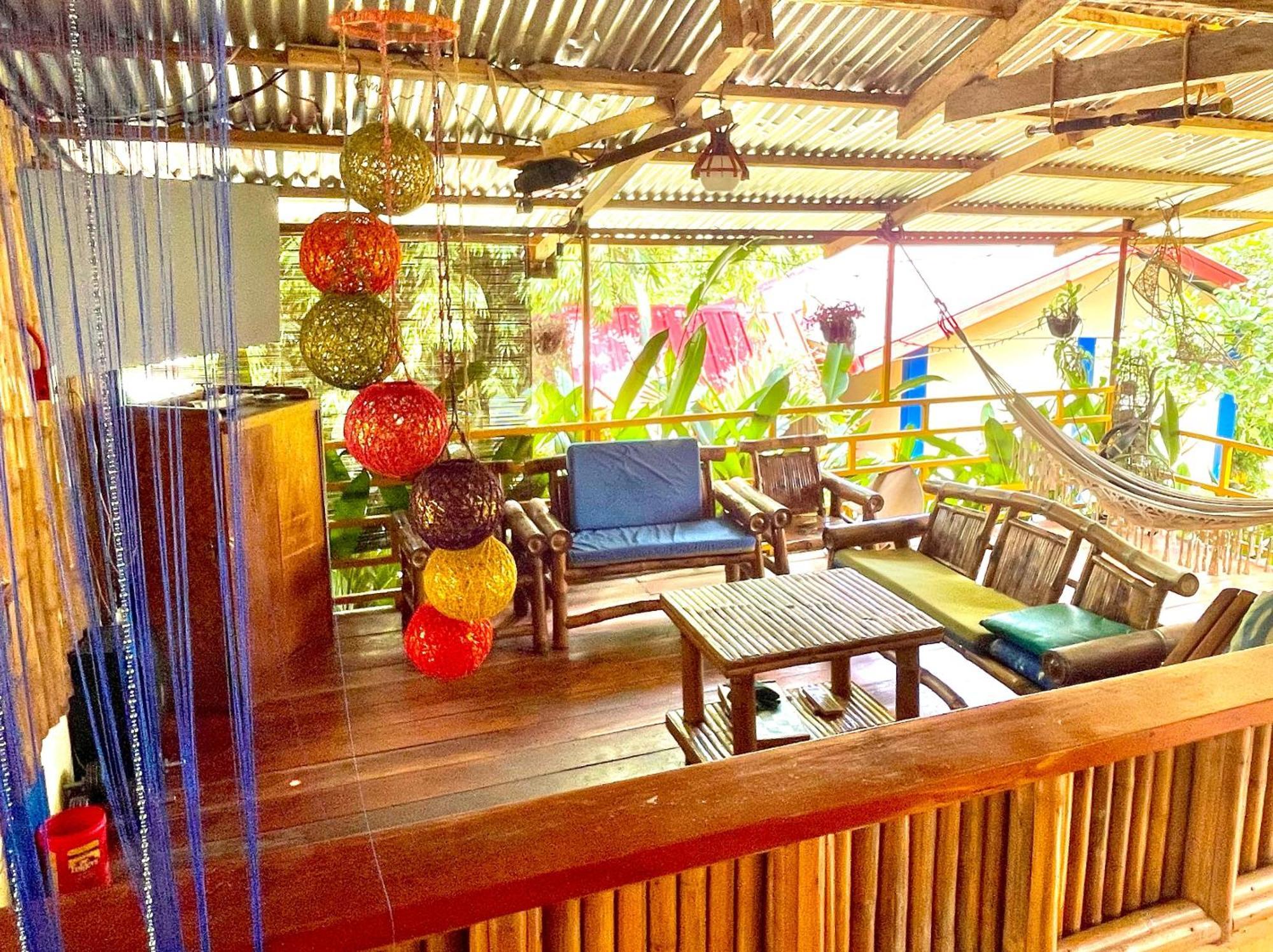 Blue Moon Guesthouse Puerto Princesa Екстер'єр фото
